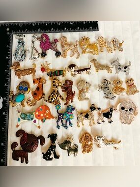 30pc Dog Brooch Pin Lot Heavywork Poodle Dachshund Scottie Costume